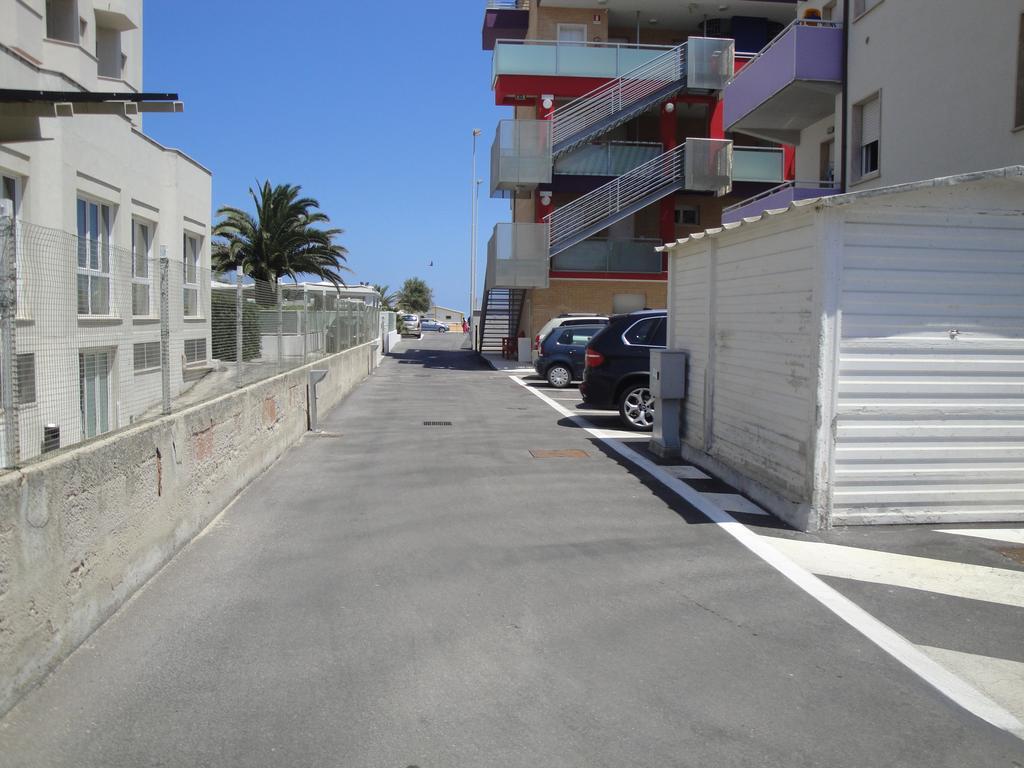סניגליה Residence La Nave מראה חיצוני תמונה