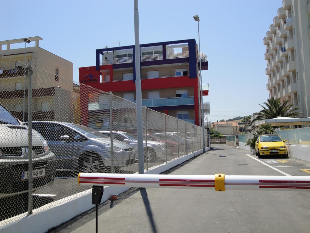 סניגליה Residence La Nave מראה חיצוני תמונה