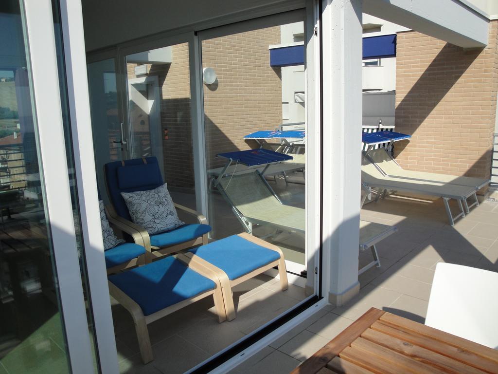 סניגליה Residence La Nave מראה חיצוני תמונה