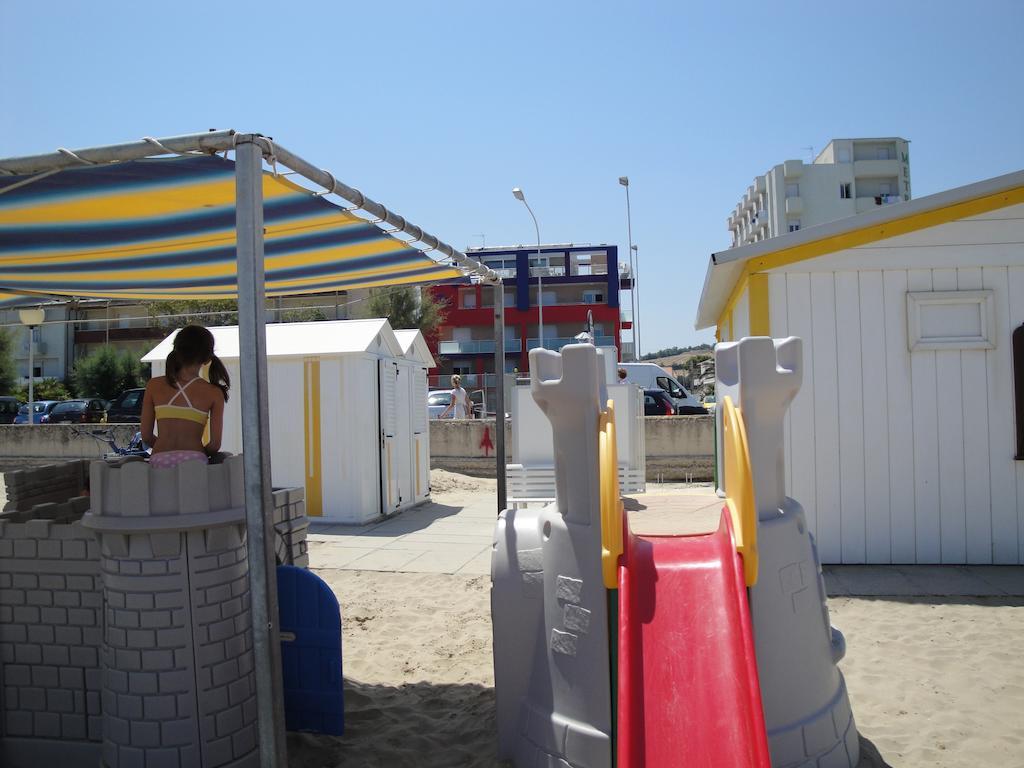 סניגליה Residence La Nave מראה חיצוני תמונה
