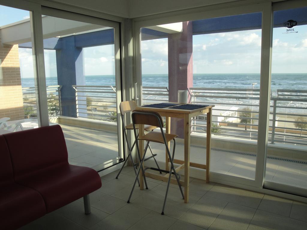 סניגליה Residence La Nave מראה חיצוני תמונה